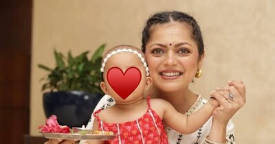 दृष्टि धामी और नीरज खेमका ने अक्टूबर 2024 में अपनी पहली बेबी का वेलकम किया था. उनकी बेटी 3 महीने की होने वाली है. नए साल के पहले दिन एक्ट्रेस ने बेटी को अपने फैंस और फॉलोवर्स से इंट्रोड्यूस करवाया है. उन्होंने बेटी के साथ वाली कई तस्वीरें शेयर की हैं. (फोटो साभारः इंस्टाग्राम @dhamidrashti)