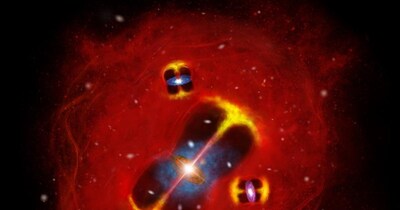 शुरुआती ब्रह्मांड में बन रहे गैलेक्सी क्लस्टर की कलाकार की कल्पना: एक्टिव गैलेक्सी से निकलने वाले रेडियो जेट एक गर्म इंट्राक्लस्टर वातावरण (लाल) में मौजूद हैं, जो नए बन रहे क्लस्टर में गैस के एक बड़े थर्मल भंडार को दिखाते हैं. (Credit: Lingxiao Yuan)