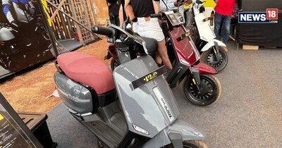 भारत में अधिकांश टू-व्हीलर निर्माता अभी भी 'सेल' (Cell) के लिए चीन पर निर्भर हैं.