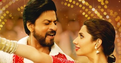 उड़ी उड़ी जाये गाने में शाहरुख खान और माहिरा खान. (फोटो साभारः यूट्यूब थंबनैल)