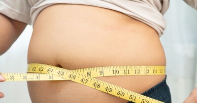 पेट की चर्बी कम करने के लिए प्लैंक का अभ्यास रोज करें.