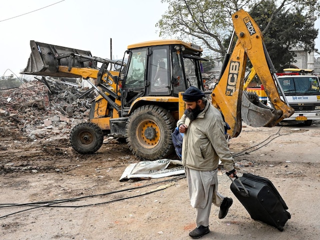  किसने दर्ज कराई FIR, आखिर क्या हुआ था रात 12.40 पर?