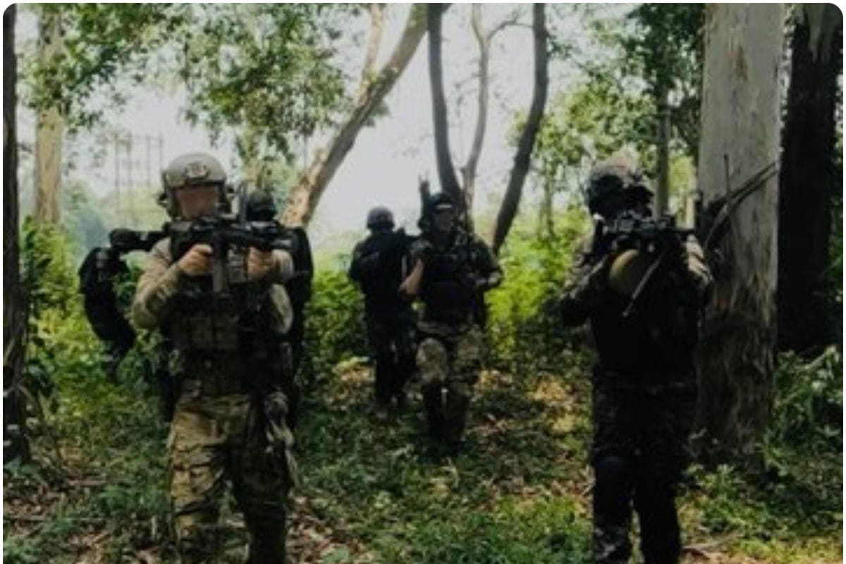 फायरिंग विस्फोट क्लोज कॉम्बैट में माहिर दुश्मन की जमीन पर तबाही के लिए तैयार IAF के गरुड़ कमांडो