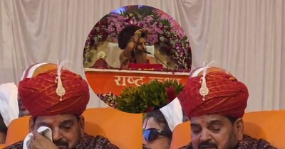 रितेश्वर महाराज के शब्दों से भावुक हुए बृजभूषण, मंच पर रो पड़े.