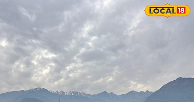 कुल्लू में आसमान में छाए रहे बादल. 