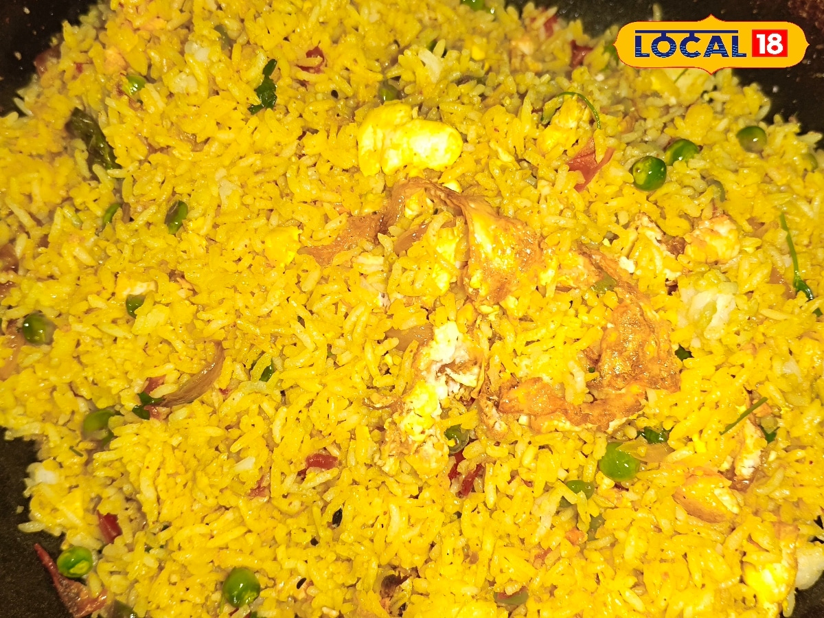 बासी चावल फेंकने से पहले देख लें ये रेसिपी 10 मिनट में तैयार मटर वाला एग राइस