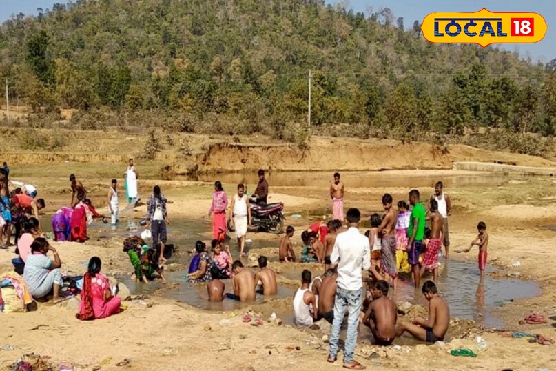 मकर संक्रांति के अवसर पर ततहा नदी के पास मेले का आयोजन किया जाता है. इस दौरान भारी संख्या में श्रद्धालु और पर्यटक यहां पहुंचते हैं. ठंड के मौसम में गर्म पानी में स्नान करना लोगों के लिए खास अनुभव होता है. 