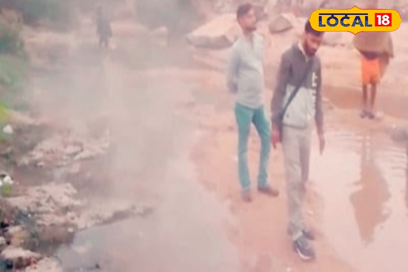 यह गर्म जल स्रोत हरही पहाड़ी के नीचे बहने वाली ततहा नदी में स्थित है. नदी के किनारे कई ऐसे प्राकृतिक श्रोत हैं, जहां से लगातार गर्म पानी निकलता रहता है. पहाड़ी और जंगलों से घिरा यह इलाका प्राकृतिक सुंदरता से भरपूर है.