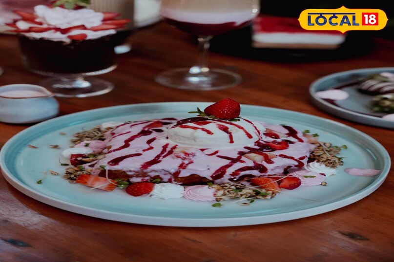 पारंपरिक स्ट्रॉबेरी मलाई मिलान और नाइस जूस सेंटर हैदराबाद की सर्दियों का जिक्र ताज़ी कटी स्ट्रॉबेरी और गाढ़ी मलाई के बिना अधूरा है। मिलान जूस सेंटर यहाँ की स्ट्रॉबेरी मलाई 150 रुपए हाईटेक हाईटेक सिटी बेल्ट में बेहद लोकप्रिय है। शहर में मलाई डेज़र्ट के चलन को शुरू करने का श्रेय इन्हें ही जाता है। इनके कई आउटलेट्स पर यह उपलब्ध है पारंपरिक स्ट्रॉबेरी मलाई मिलान और नाइस जूस सेंटर हैदराबाद की सर्दियों का जिक्र ताज़ी कटी स्ट्रॉबेरी और गाढ़ी मलाई के बिना अधूरा है। मिलान जूस सेंटर यहाँ की स्ट्रॉबेरी मलाई 150 रुपए हाईटेक हाईटेक सिटी बेल्ट में बेहद लोकप्रिय है। शहर में मलाई डेज़र्ट के चलन को शुरू करने का श्रेय इन्हें ही जाता है। इनके कई आउटलेट्स पर यह उपलब्ध है