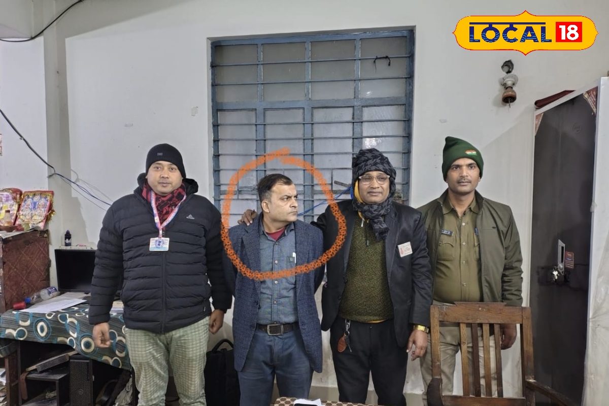 एक ही ट्रेन में नकली और असली टीटीई! यात्रियों से कर रहा था अवैध वसूली खुल पोल