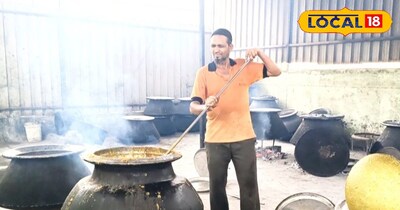 दाल चावल बनाते कारीगर 