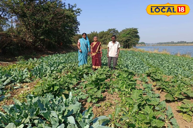 खेत से सीधे उपज खरीदते व्यापारी