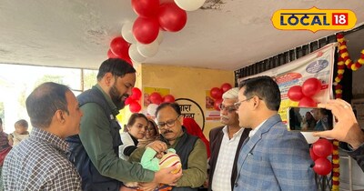 बच्चों को पोलियो की खुराक पिलाते हैं  सीएमओ