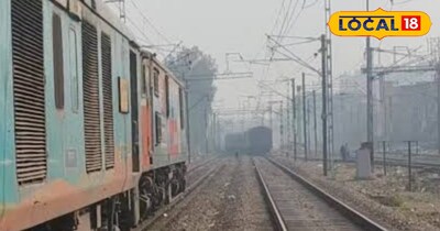 कई यात्री अलाव और चाय के सहारे समय काटते नजर आए,