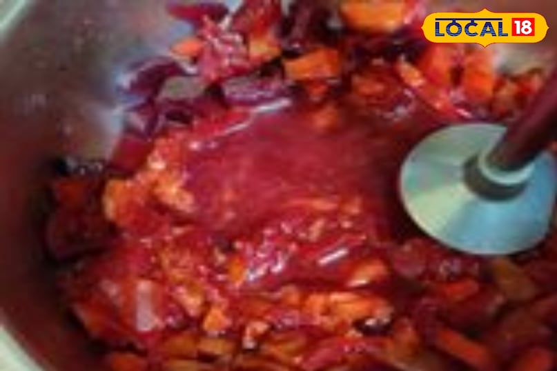 मिश्रण को पूरी तरह अच्छे से पिस ले 