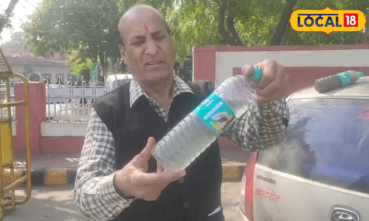 नया बाजार में नाले जैसा पानी 20 दिन से गहराया पेयजल संकट लोग बेहाल देखें वीडियो