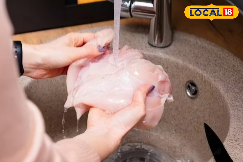 cleaning raw chicken