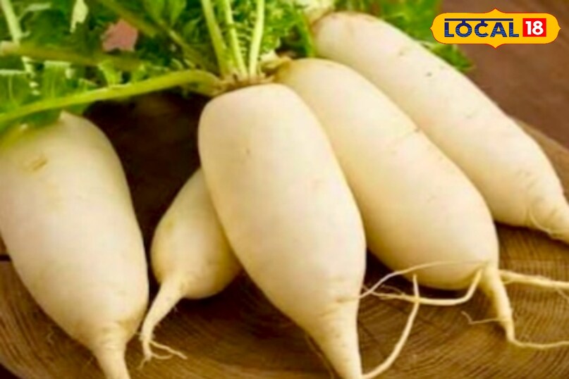 जो लोग कुछ अलग ट्राई करना चाहते हैं, वे स्मूदी में मूली का छोटा टुकड़ा डाल सकते हैं. इसे हरी पत्तेदार सब्जियों, फलों और नट मिल्क के साथ ब्लेंड करें. यह ड्रिंक पोषक तत्वों से भरपूर और ताजगी देने वाली होती है.