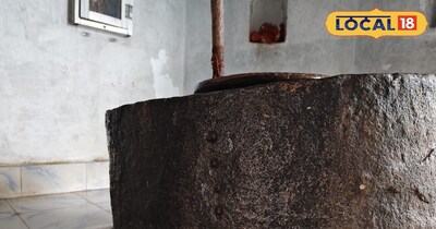 शिवलिंग पर बना गोलियों का निशान 