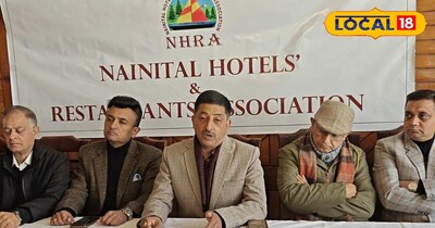 नैनीताल के घटते पर्यटन को लेकर बैठक करते होटल एसोसिएशन के पदाधिकारी