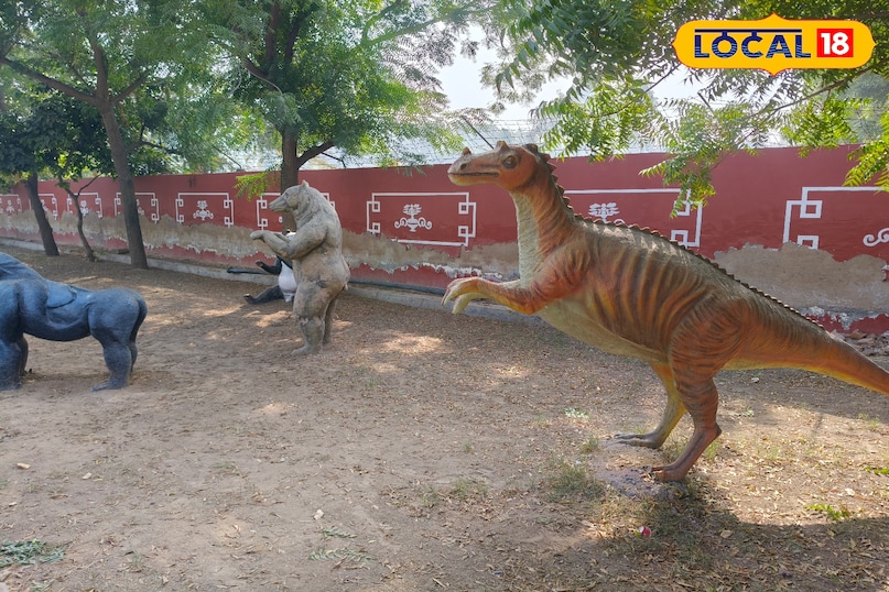 कृत्रिम चिड़ियाघर में डायनासोर, मोर, बंदर, गैंडा, गाय, भैंस सहित कई जानवरों की खूबसूरत और जीवंत मूर्तियां बनाई गई हैं. 