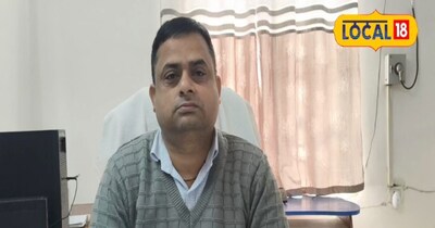 जानकारी देते नियोजन पदाधिकारी