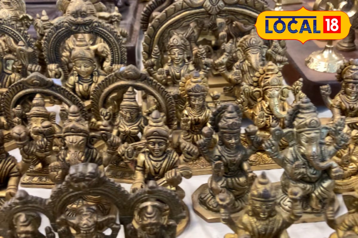 सोने जैसी चमकदार मूर्तियां! मुंबई में मात्र ₹250 में मिल रही हैं, स्वदेशी प्रदर्शनी में उमड़ी भीड़