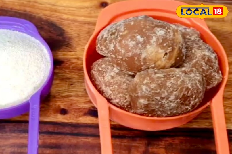 किचन एक्सपर्ट शर्मीला सुमी ने बताया कि अगर आप सूजी और बेसन का हलवा खाकर बोर हो चुके हैं, तो गुड़ का हलवा जरूर ट्राई करें. गेहूं के आटे और गुड़ से बना यह हलवा पारंपरिक होने के साथ-साथ एक अलग और देसी स्वाद देता है.