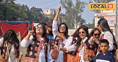 पतंगबाजी करती अग्रवाल समूह की महिलाये 