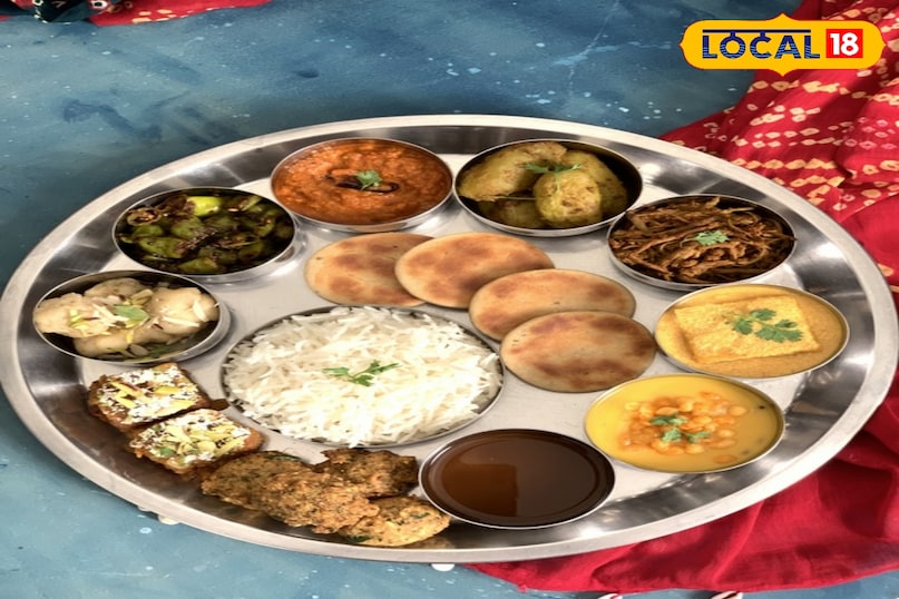 मानश, जुबली हिल्स अगर आप थोड़ा मॉडर्न लेकिन पारंपरिक स्वाद वाला अनुभव चाहते हैं, तो यहाँ जरूर जाएं। यहाँ की थाली में मसालों का संतुलन बहुत सटीक होता है और यह जगह अपने प्रीमियम क्राउड और सर्विस के लिए जानी जाती है। यह थोड़ा महंगा लेकिन आपके बजट में रहेगा।