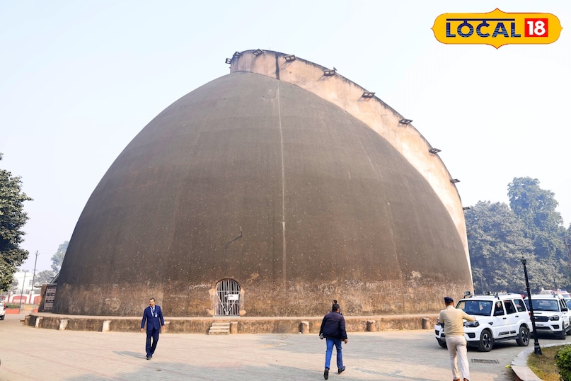 patna golghar, golghar history, golghar patna news, golghar features, patna historical monument, golghar facts, golghar tourism, british era monument patna, golghar staircase, golghar light and sound show, golghar nitish kumar, golghar ticket price, golghar timing, पटना गोलघर, गोलघर इतिहास, गोलघर पटना न्यूज, गोलघर की जानकारी, पटना का ऐतिहासिक स्मारक, गोलघर पर्यटन, ब्रिटिश काल का गोलघर, गोलघर सीढ़ियां, गोलघर लाइट एंड साउंड शो