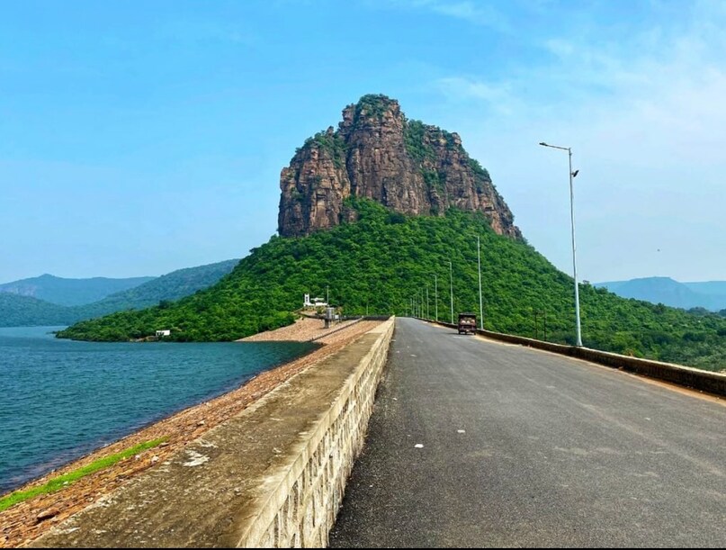 करमचट डैम के किनारे प्राकृतिक सुंदरता और रोमांच का अनुभव.