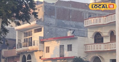 मोहल्ले में बने मकान की सांकेतिक तस्वीर 