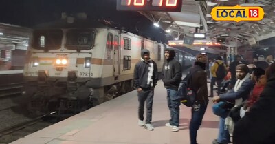 बेगूसराय स्टेशन पर आई स्पेशल ट्रेन 