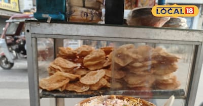 A unique combination of soft Dahi Vada and crunchy Papdi, the favorite of food l