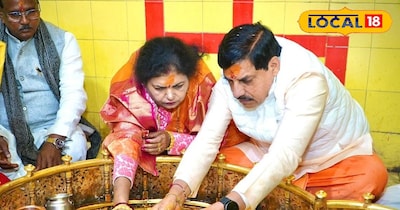 सीएम मोहन यादव पत्नी संग पूजा करते हुए.