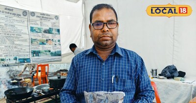 बकरामृत खाद दिखाते राजेश 