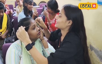 ट्रेनिंग करती महिलाएं