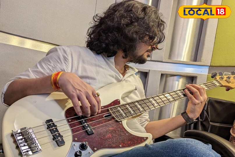 Akash patwari Struggle story, Akash Patwari Bollywood Singer, खरगोन फेमस पर्सनालिटी, आकाश पटवारी म्यूजिक डायरेक्टर स्ट्रगल, कौन है आकाश पटवारी, local18, khargone letest news, Madhya Pradesh hindi news 