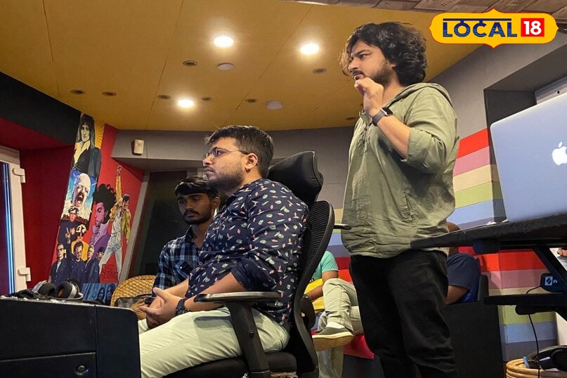 Akash Patwari Bollywood Singer, खरगोन फेमस पर्सनालिटी, आकाश पटवारी म्यूजिक डायरेक्टर स्ट्रगल, कौन है आकाश पटवारी, local18, khargone letest news, Madhya Pradesh hindi news 