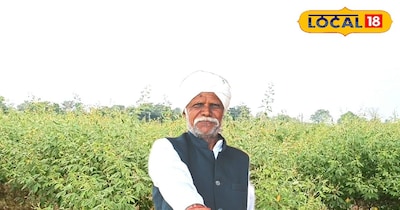 जानकारी देते किसान 