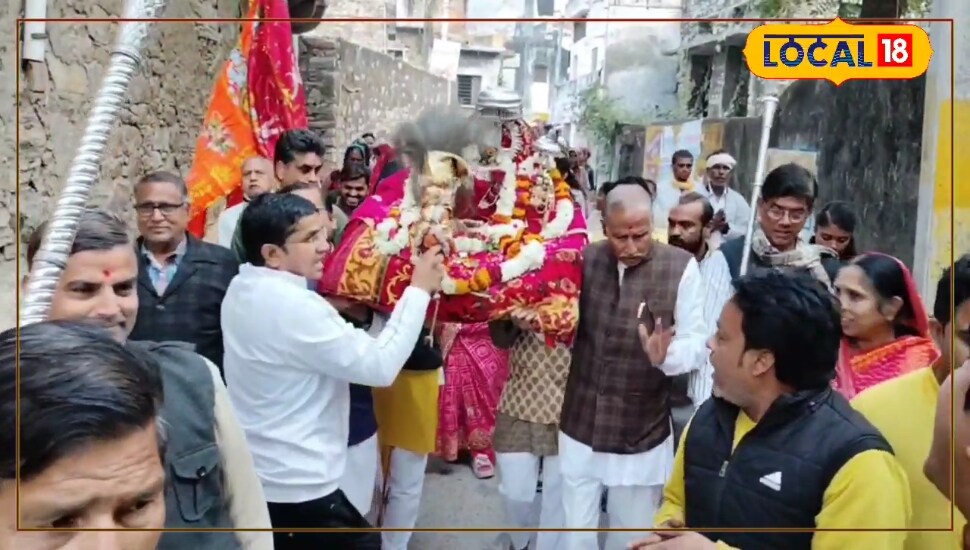 Dausa News: चांदी के रथ में विराजित रघुनाथ-नृसिंह ढूंढाड़ के सबसे बड़े बसंत पंचमी मेले का विधिवत शुभारंभ देखें वीडियो!