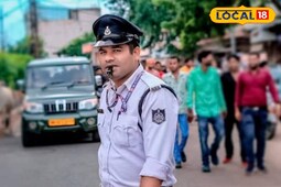 आलू से साफ करते साइड मिरर, यूट्यूब पर 87 लाख से ज्यादा सब्सक्राइबर, क्या देखा है ट्रैफिक पुलिस का ये अंदाज?