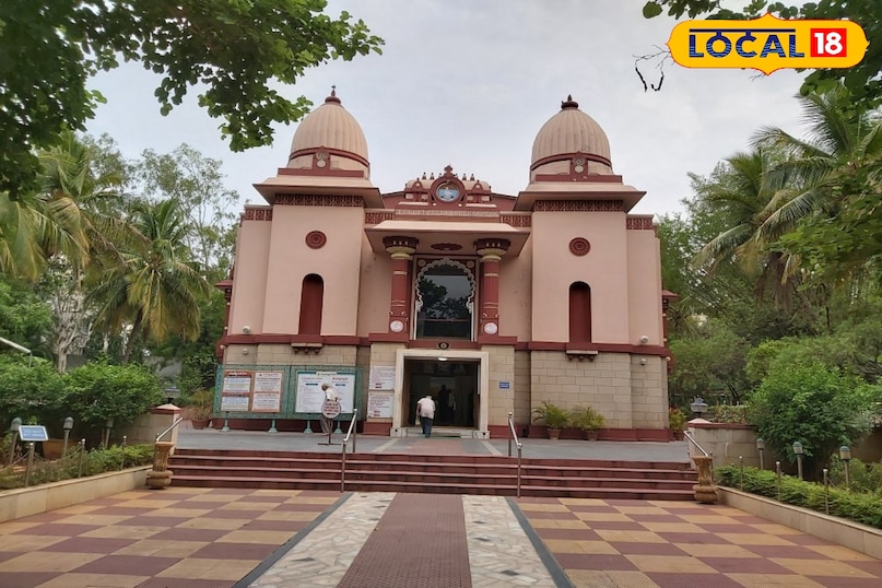 रामकृष्णा मठ ​लोअर टैंक बंड के पास स्थित यह मठ अध्यात्म और शांति का केंद्र है। यहाँ का वातावरण बहुत ही शांत और अनुशासित है। यहाँ एक सुंदर मंदिर और लाइब्रेरी भी है।भागदौड़ भरी की दुनिया से थोड़ी देर के लिए डिजिटल डिटॉक्स करने के लिए यह सबसे शांत जगह है। 