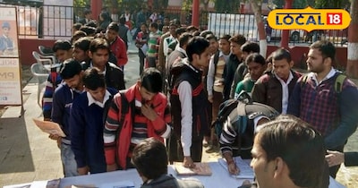 फार्म भरते हुए अभ्यर्थी