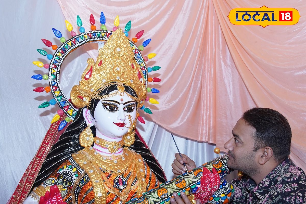 45 दिनों की मेहनत से मिथिला पेंटिंग में तैयार हुई सरस्वती की प्रतिमा, बनी चर्चा का केंद्र