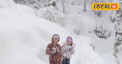 बर्फमें खेलते बच्चे 