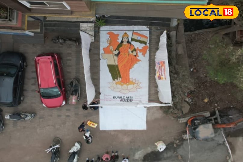 Bharat Mata Rangoli with Grains, Rupali Soni Artist khargone, Lions Club Republic Day Event Khargone, local18, khargone letest news, Madhya Pradesh hindi news 