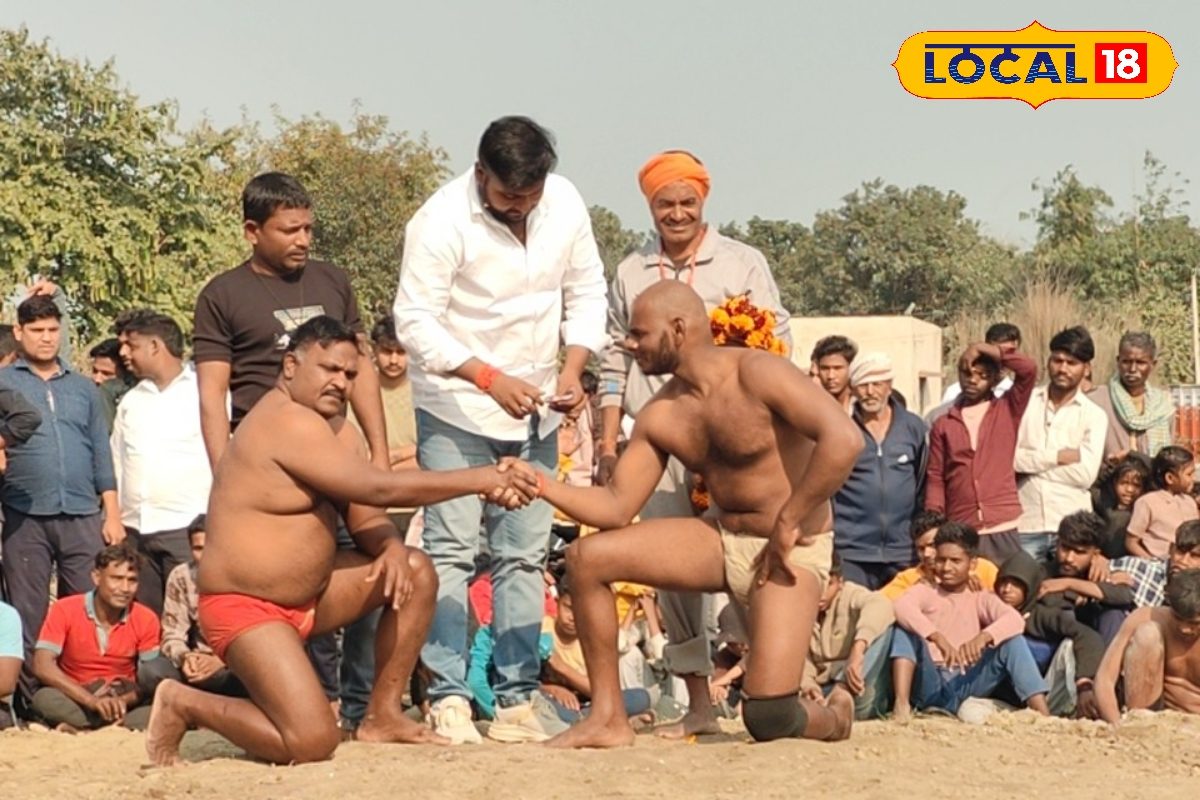 गणतंत्र दिवस पर रसूलपुर थाना परिसर में दंगल बना युवाओं की नई पहचान, मोबाइल से दूर हो रहे युवा