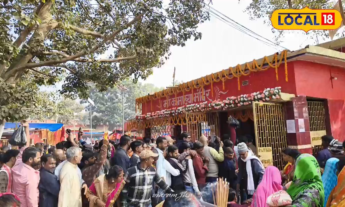 मां कामाख्या स्थान मंदिर में घूंघट डालकर घंटों अरदास में बैठी रही महिलाएं, 700 साल पुराना है यह मंदिर